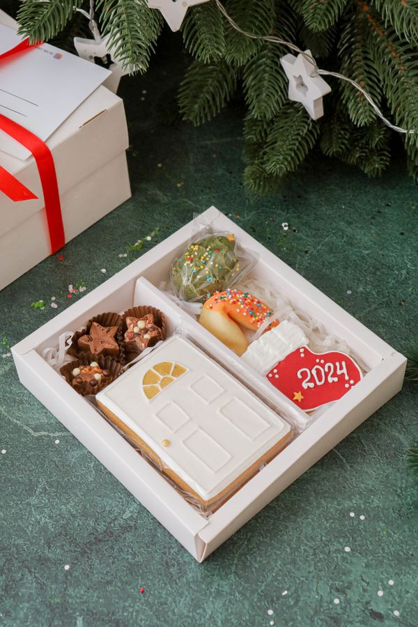 Пряник дверь, новогодний мини пряник, попс елка, печенье с предсказаниями, три шоколадные звездочки