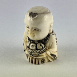 Статуэтка нэцкэ Мальчик с корзиной рыбы