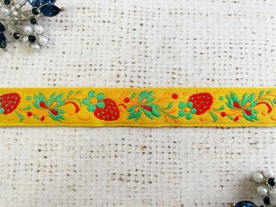 Тесьма жаккард рис. 9437, ш. 1,8 см.