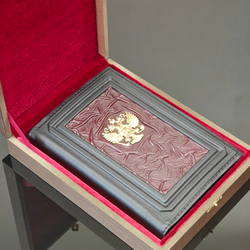 Ежедневник А5 «Герб РФ» (съемная обложка из натуральной кожи) в футляре