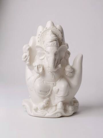 Статуэтка Ганеша на ладони