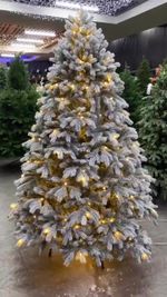 Заснеженная елка с Гирляндой встроенной «Королева леса» (Литая хвоя) 3 м
