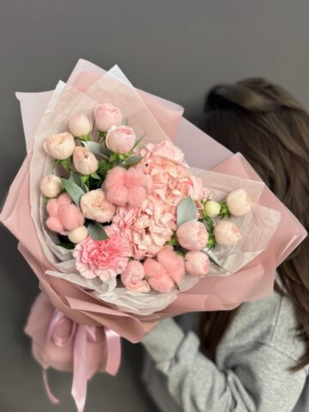 Авторский букет в розовой гамме