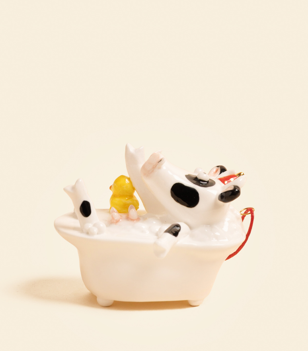 Елочная игрушка – Корова в ванной | Александра Маврина
