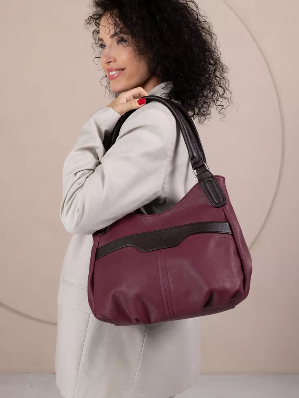 Сумка через плечо средняя классическая