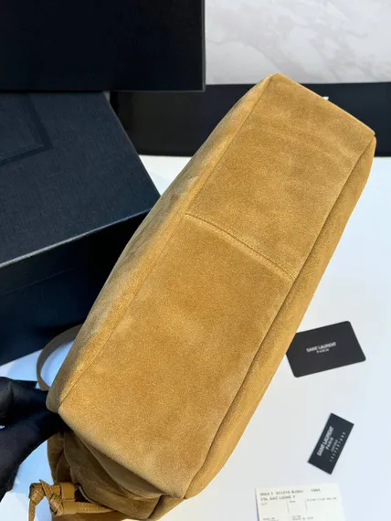 Замшевая сумка через плечо Saint Laurent Jamie, украшенная стежкой CARRÉ RIVE GAUCHE.
