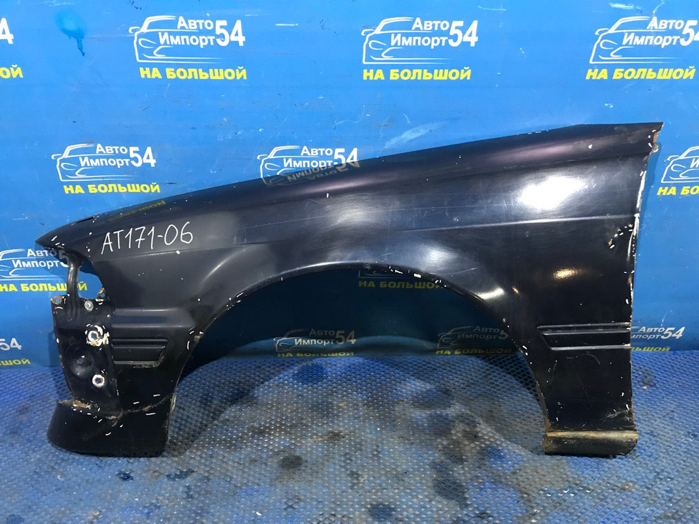 Крыло переднее левое TOYOTA CARINA 1990