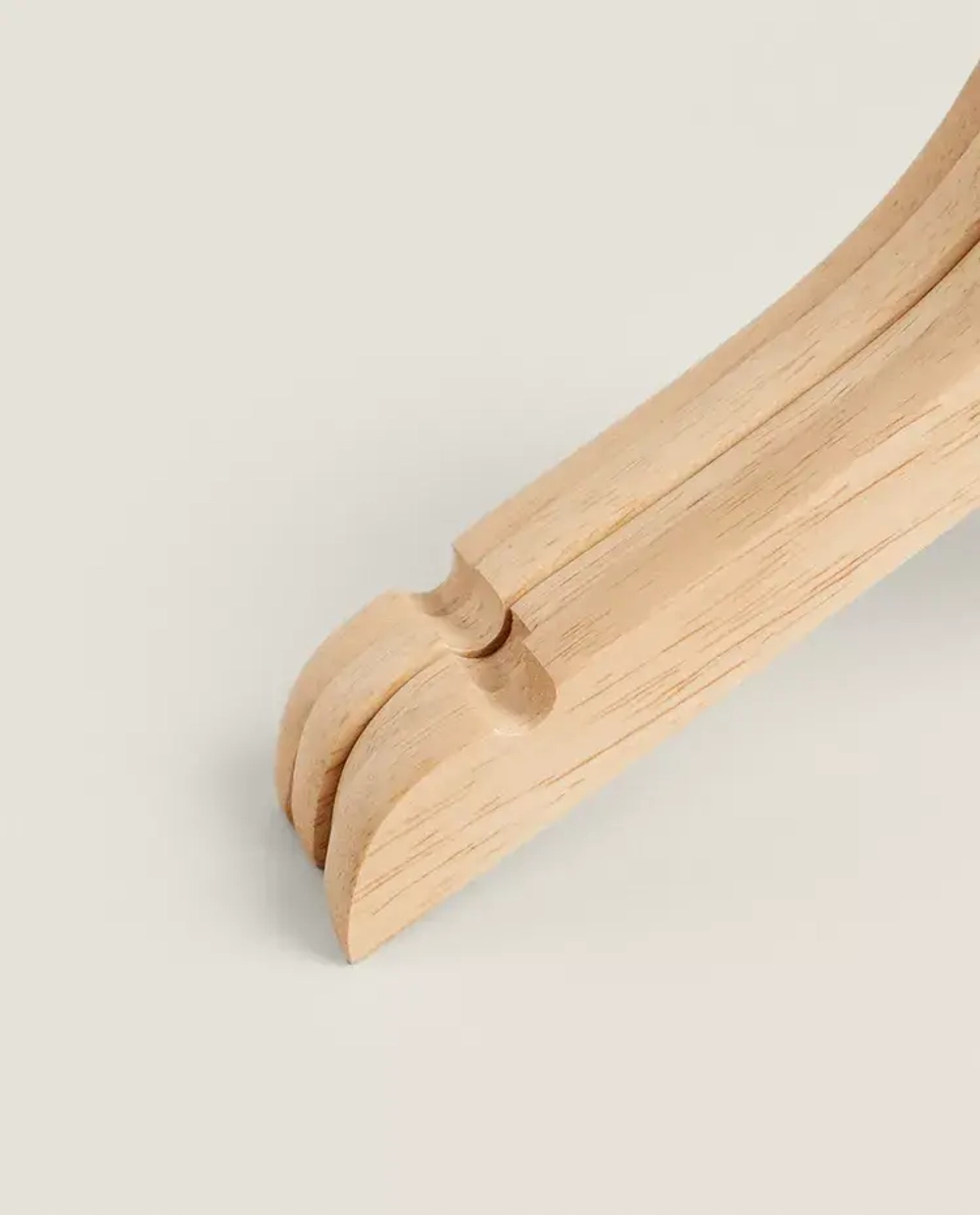 ZARA HOME ДЕТСКИЕ ВЕШАЛКИ ИЗ ДЕРЕВА (НАБОР ИЗ 4 ШТ.), СВЕТЛО-БЕЖЕВЫЙ