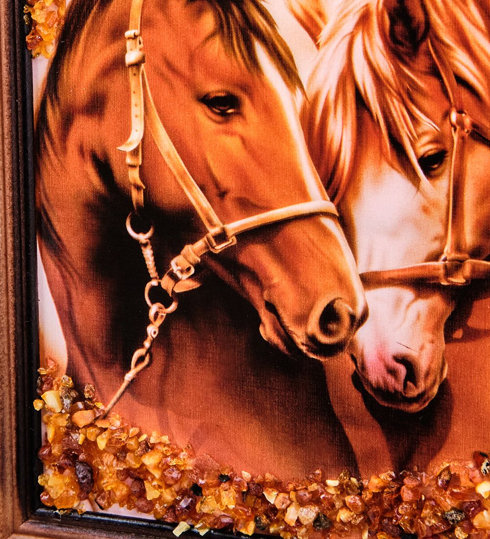 AMB-74/35 Картина «Лошади» (с янтарной крошкой) дер.краш.рамка 12х15