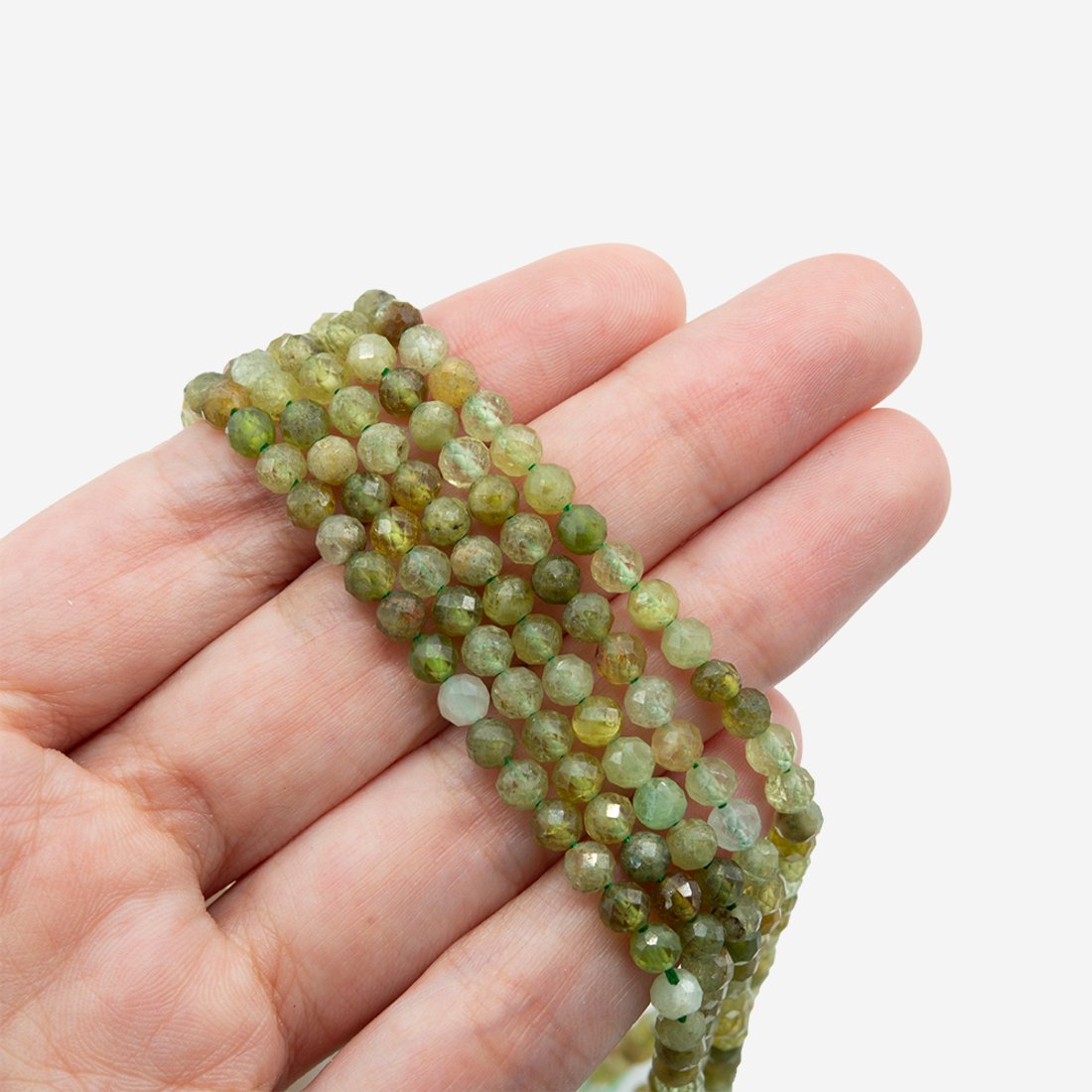 Гроссуляр (зеленый гранат) натуральный, шар микроогранка 4мм