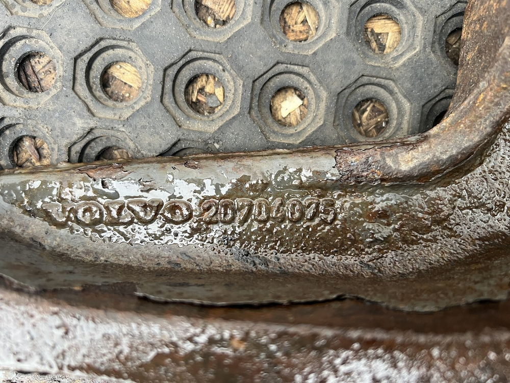 Кронштейн пневморессоры левый