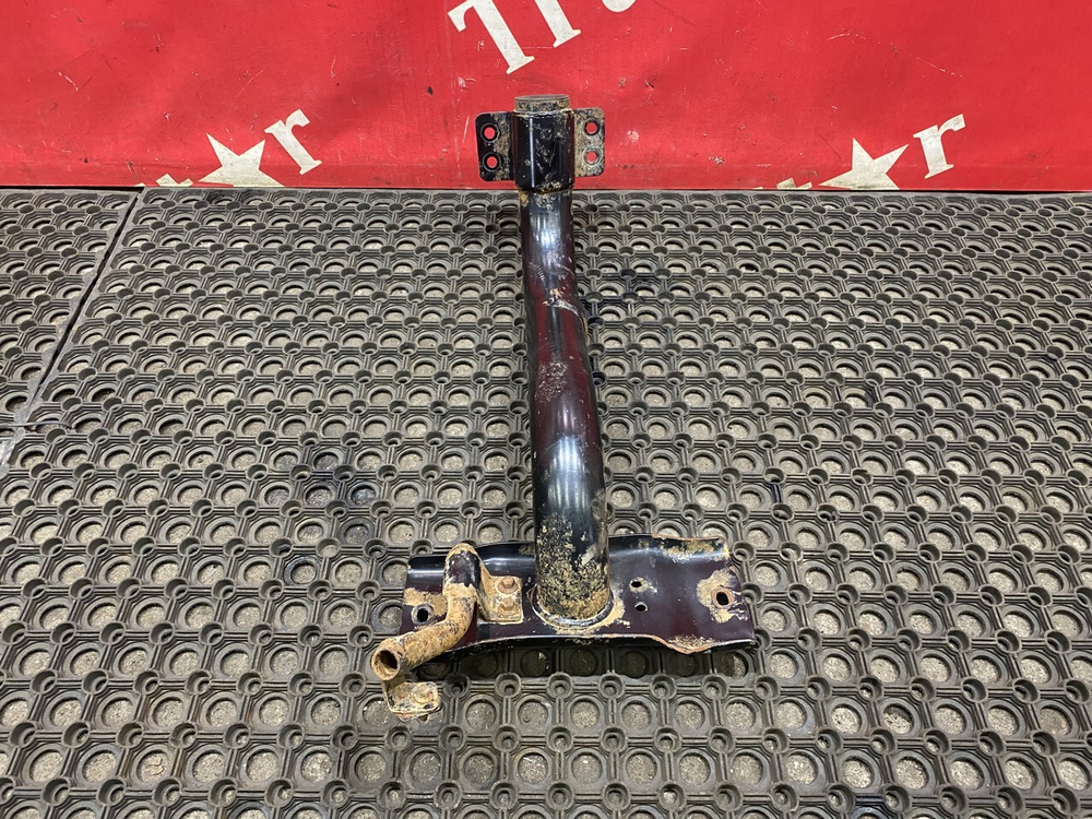 Кронштейн корпуса подножек левый 2023г