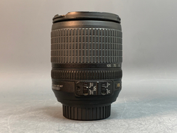 Nikon 18-105 3.5-5.6 ED Скол на креплении светофильтров.