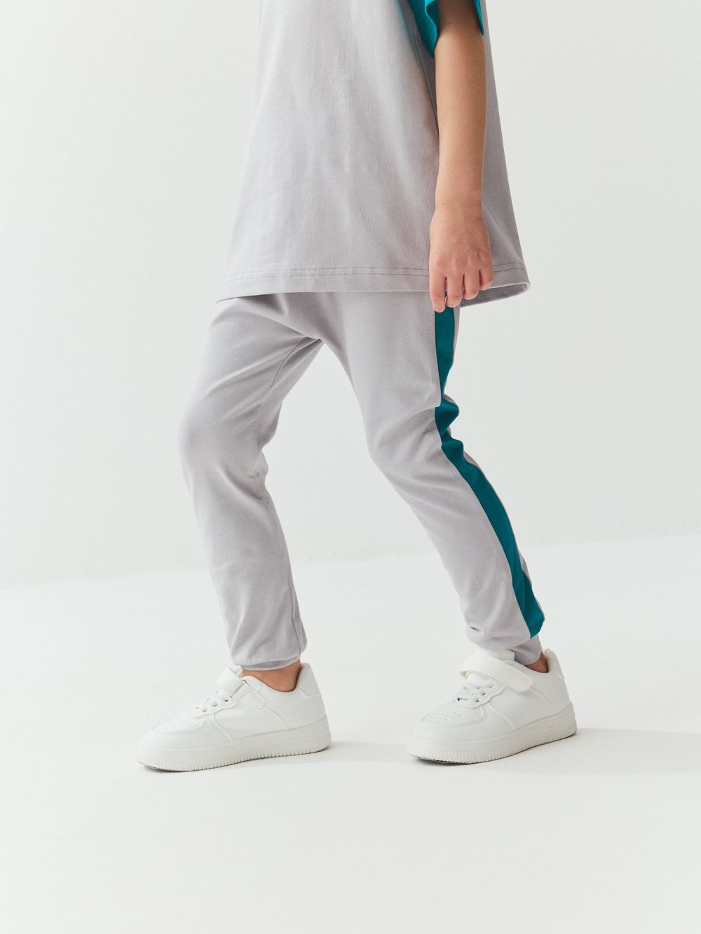 Брюки со спущенным шагом и лампасами "Пепел"