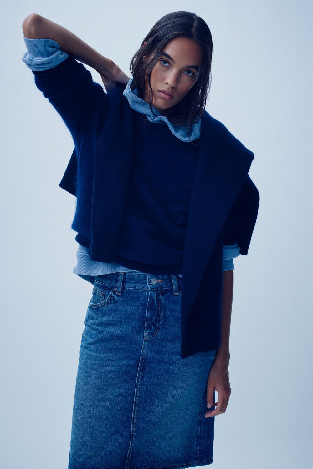 ZARA ХУДИ ИЗ ТКАНИ С ЭФФЕКТОМ ПОТЕРТОСТИ С КАПЮШОНОМ, СИНИЙ