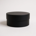 Плотная короткая круглая коробка(без ручек). Цвет: Черный.