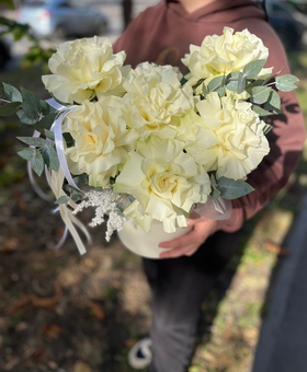 Шляпная коробка с французскими розами