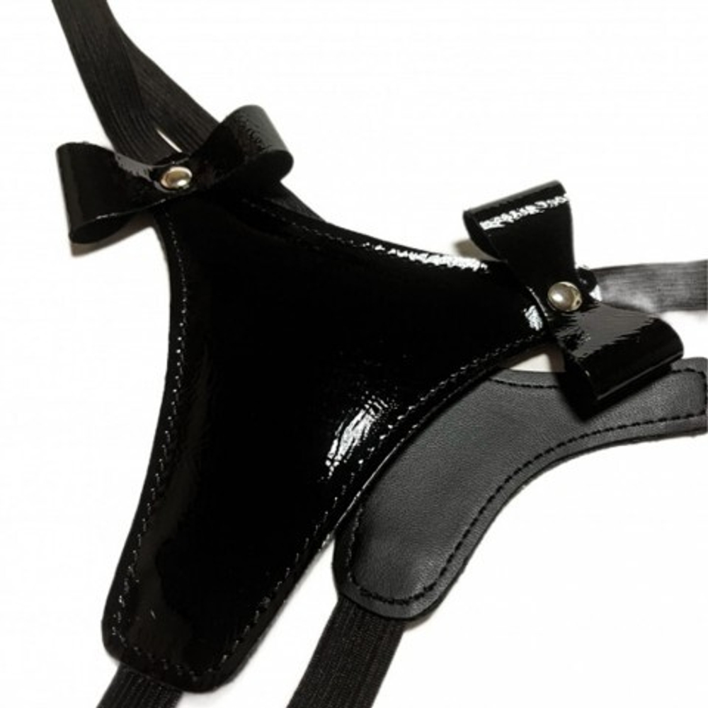 Стринги из эко-кожи лаковые с бантиками