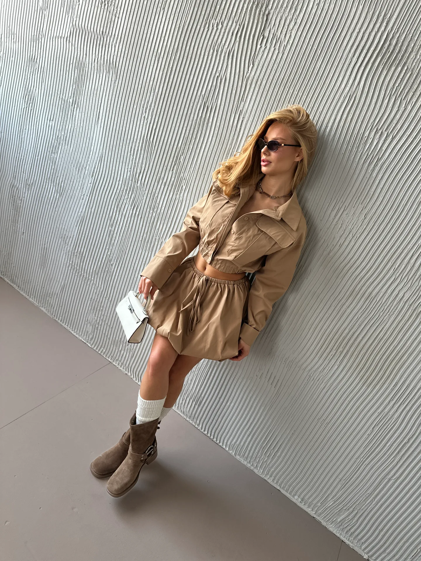 Костюм DZHADAGAEVS 0802 из укороченной рубашки и юбки-баллон