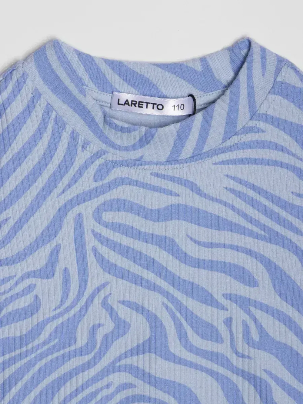 Голубой костюм для девочки на осень