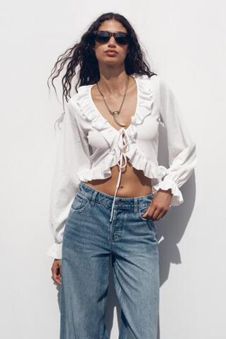 ZARA ТОП С ВОЛАНАМИ И V-ОБРАЗНЫМ ВЫРЕЗОМ, БЕЛЫЙ