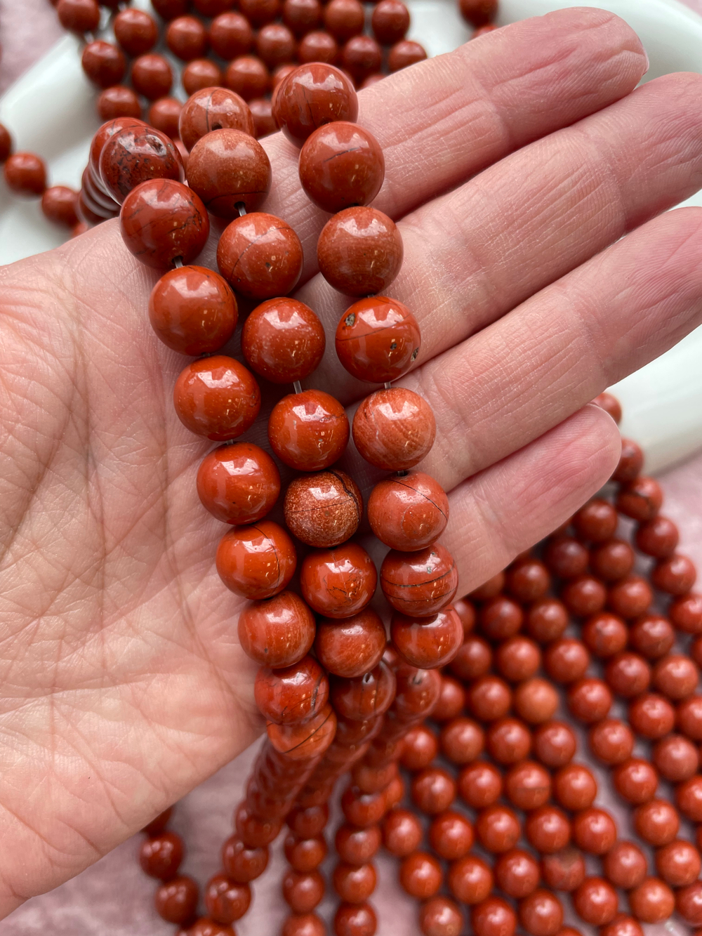 Нить бусин из яшмы 10мм