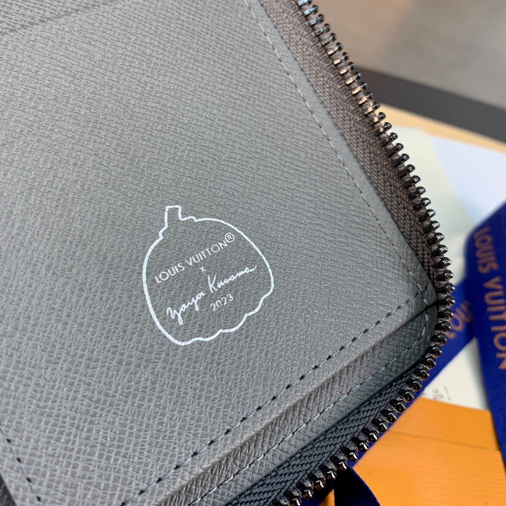 Louis Vuitton Zippy Vertical Wallet