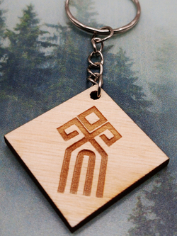 Брелок из дерева Чур