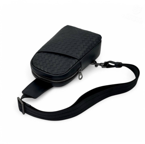 Нагрудная сумка-слинг Bottega Veneta