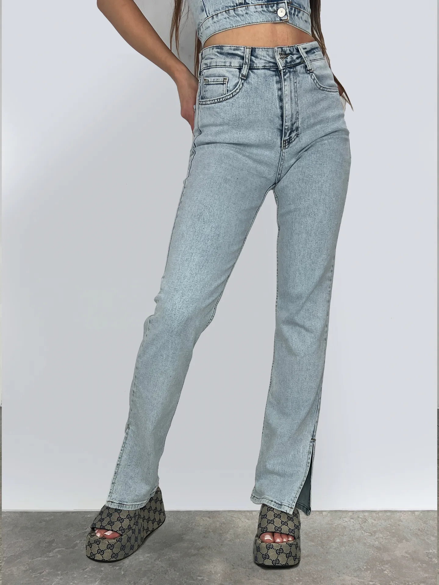 Джинсы RR DENIM 1491 прямые однотонные с разрезами внизу Nadya