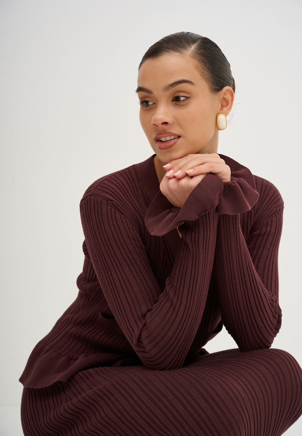 Костюм трикотажный с юбкой шоколадного цвета