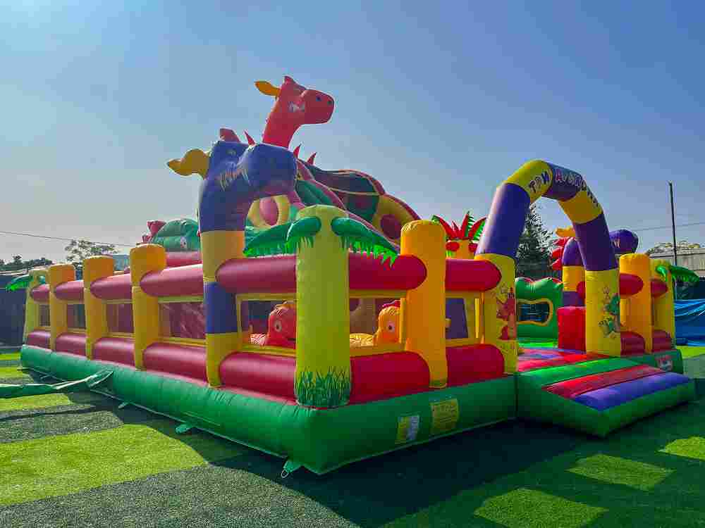 Коммерческий батут «Три дракона» 10,5*8,5*7 м, с горкой