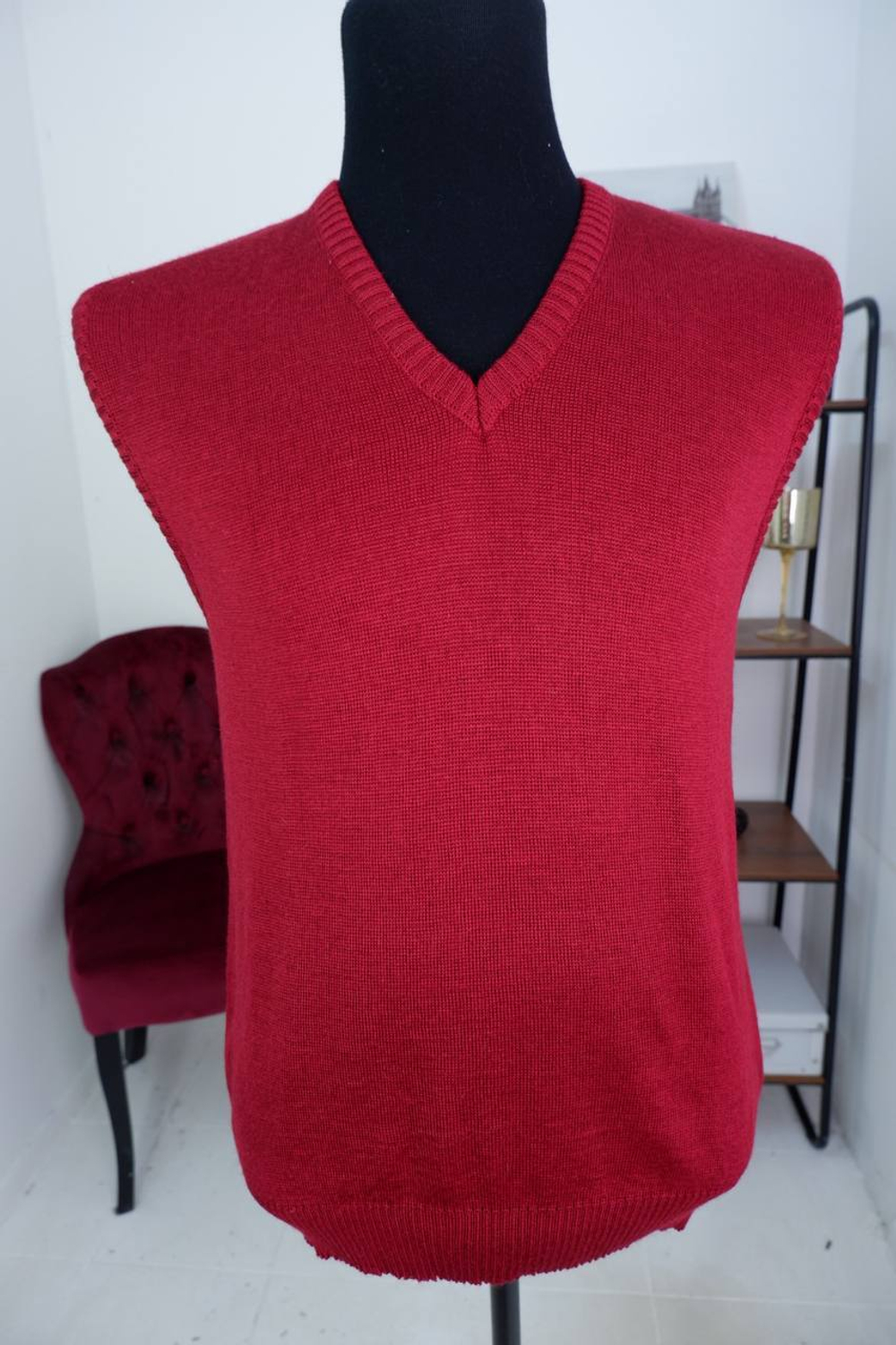 Жилетка вязаная, визуально на 48 размер