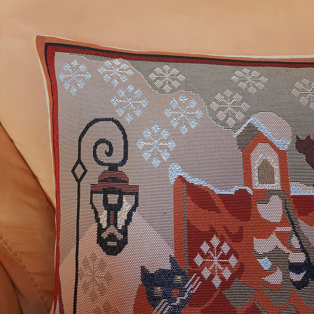 Наволочка гобеленовая декоративная для интерьерной подушки Кошачья жизнь - Зима 45х45