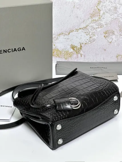 BALENCIAGA RODEO HANDBAG с крокодиловым тиснением, черная