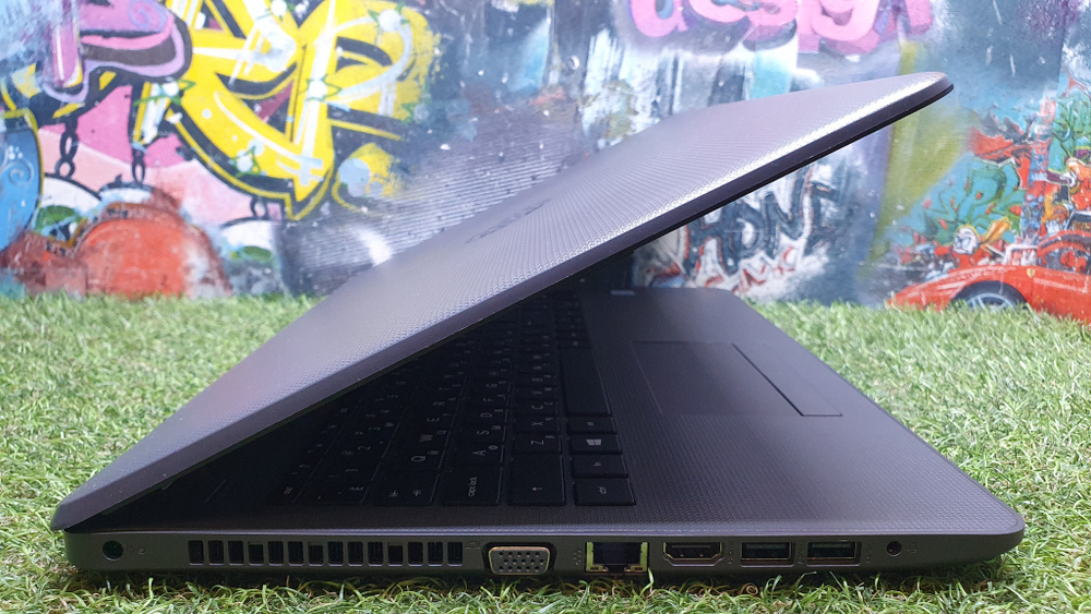 Ноутбук HP i3-7/4Gb