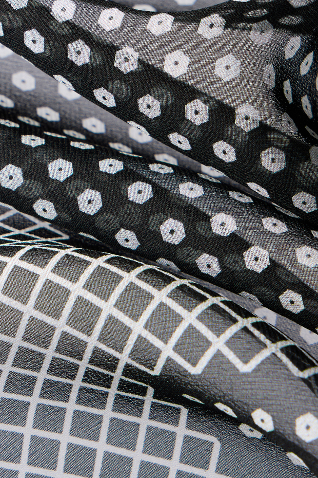 ПЛАТОК ИЗ ШЕЛКА С АВТОРСКИМ ПРИНТОМ 50*50