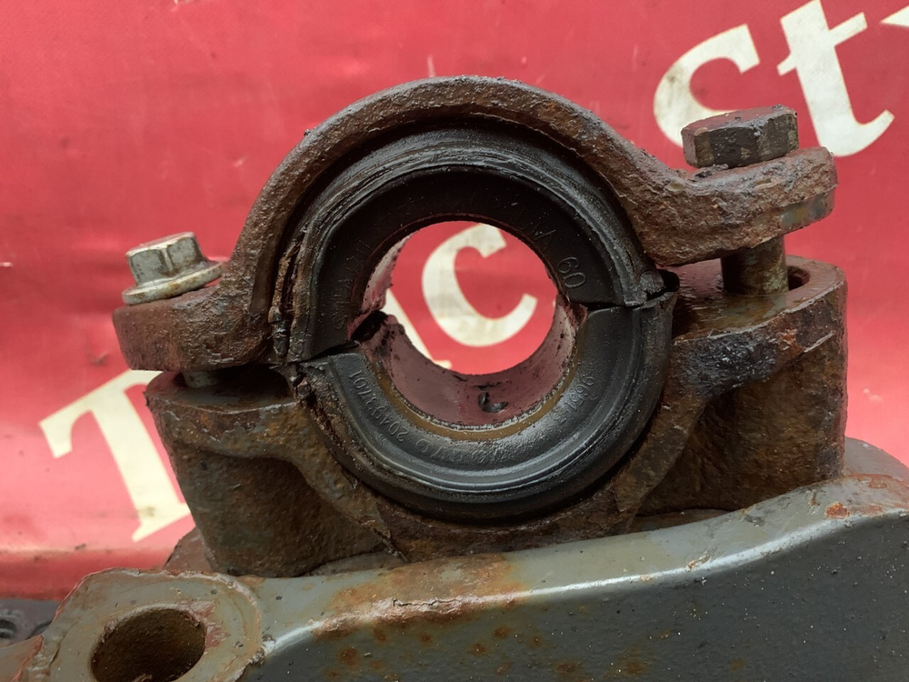 Кронштейн пневморессоры правый