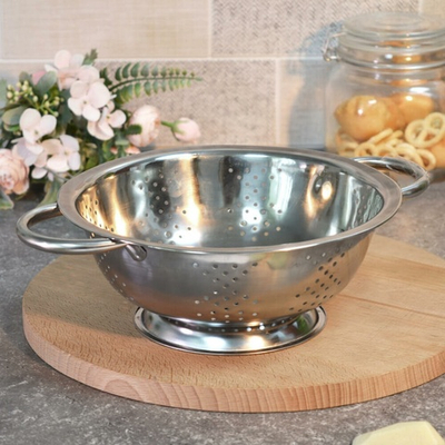 Дуршлаг 22см нерж с ручками на ножке