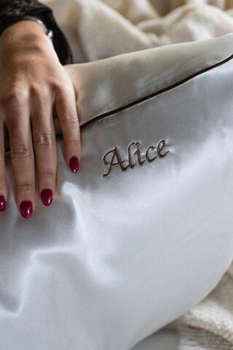 Наволочка 50х80 Silkow Venezia белая с коричневым кантом