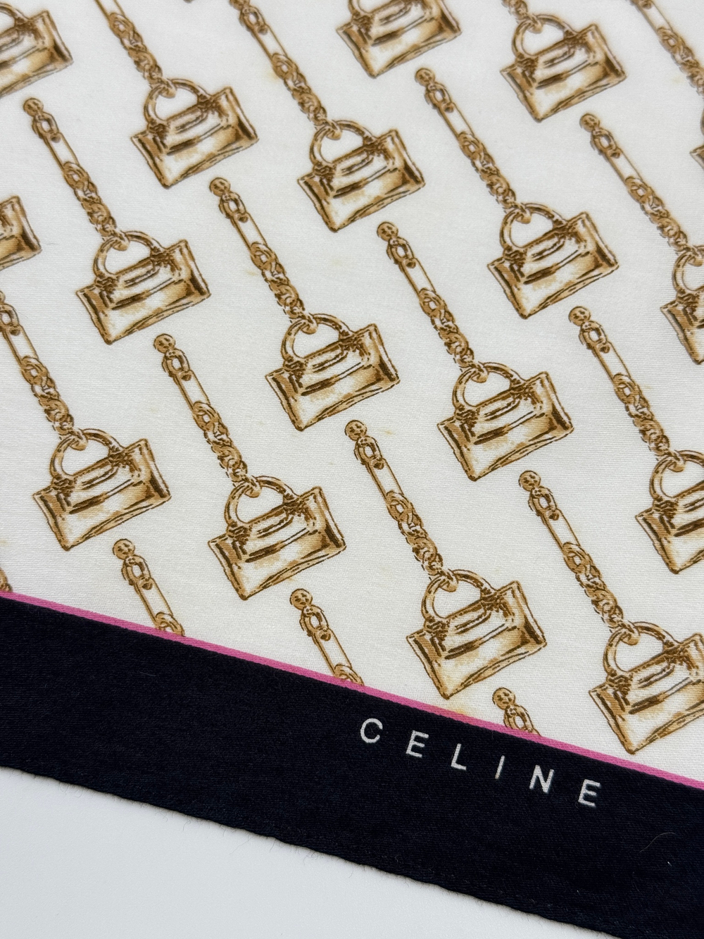 Платок белый с сумочками Celine