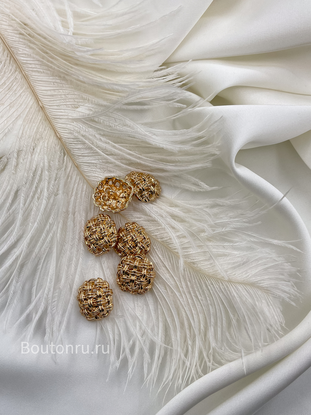 Пуговицы квадратные в золотистом металле с плетением сетка