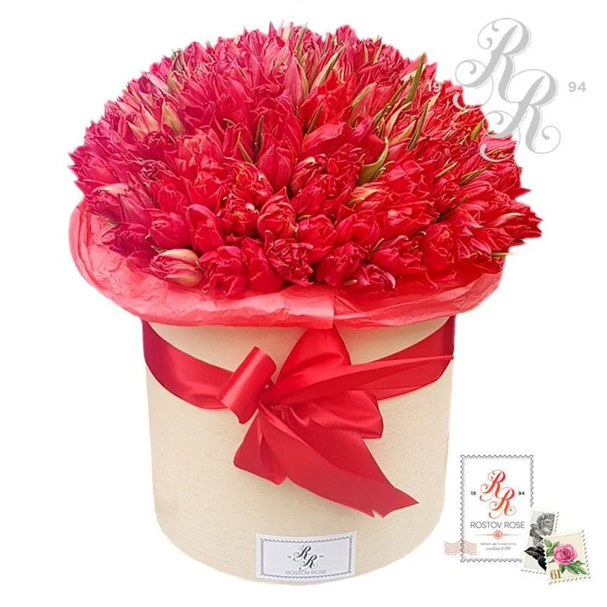 101 Красный пионовидный тюльпан в коробке