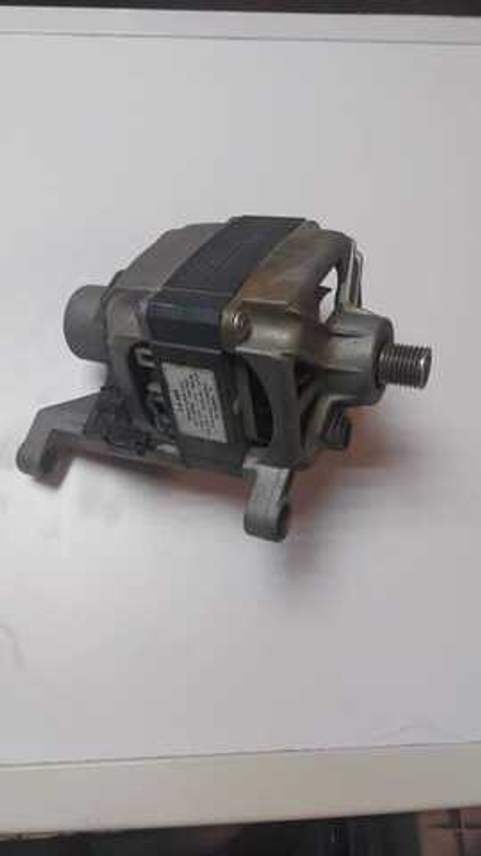 105 Двигатель для стиральных машины Candy 90489203 б/у