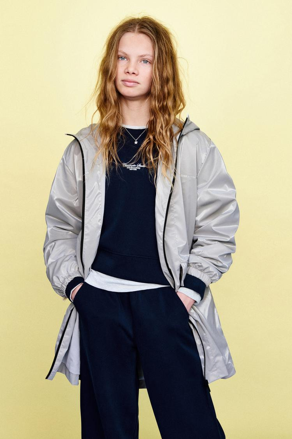 ZARA ПРОРЕЗИНЕННАЯ КУРТКА С КАПЮШОНОМ WATER REPELLENT, СЕРЕБРИТСЫЙ