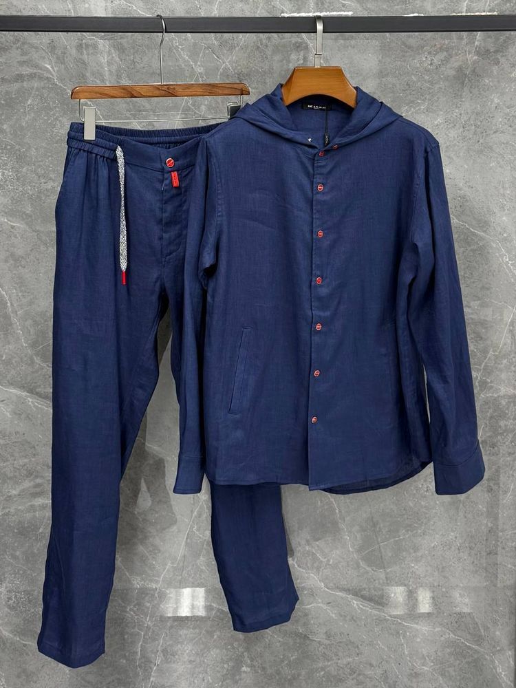 Льняной костюм Kiton