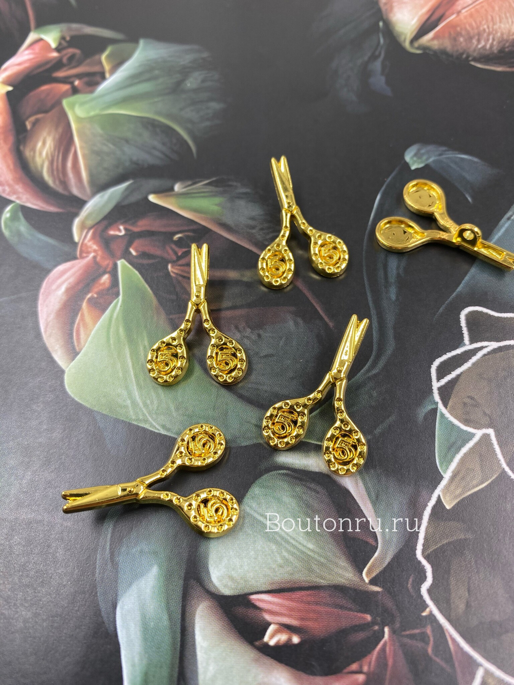 Пуговицы в форме ножниц золотистые Шан.