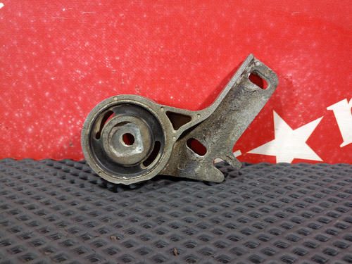 Кронштейн радиатора левый