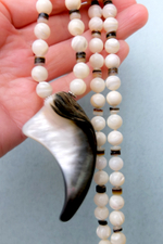 колье из перламутра