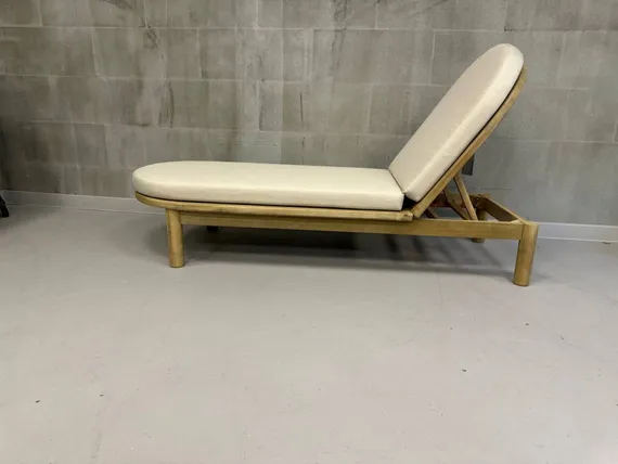 Шезлонг с матрасом Pill, массив акации